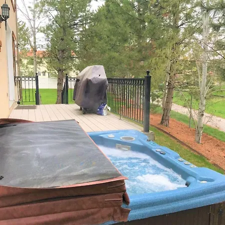 Union Park In Salt Lake With Hot Tub Near Park